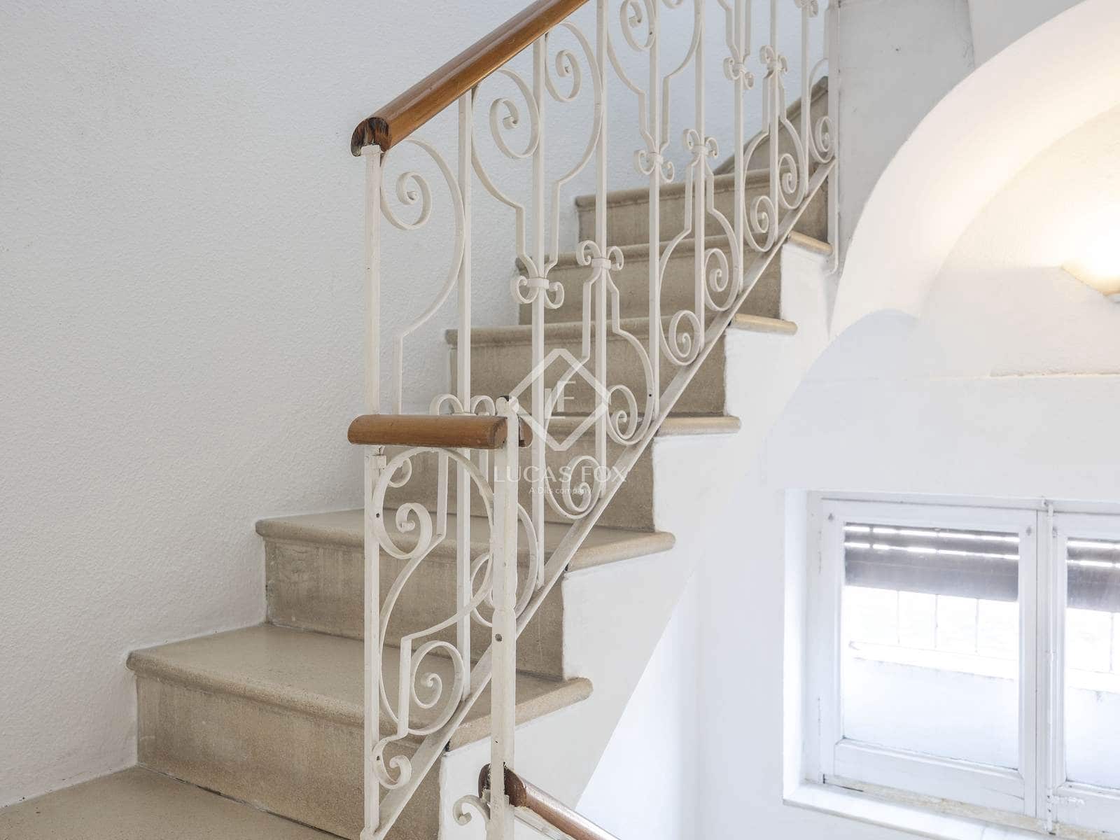 5 bedroom Villa for sale in Valencia city with garage - € 2,200,000 (Ref: 9164465)