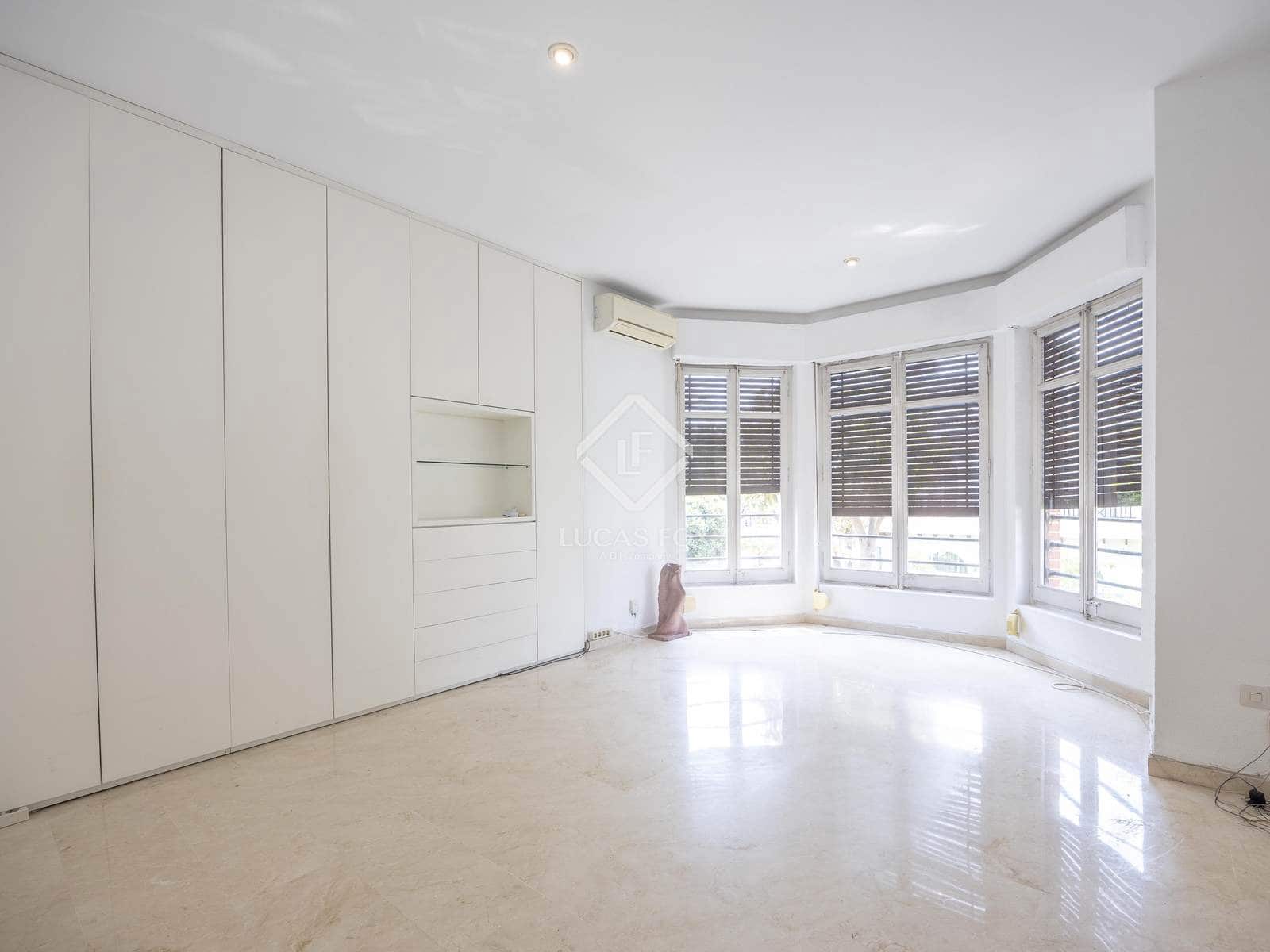 5 bedroom Villa for sale in Valencia city with garage - € 2,200,000 (Ref: 9164465)