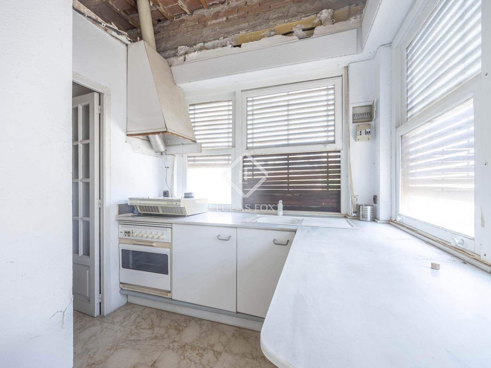 5 bedroom Villa for sale in Valencia city with garage - € 2,200,000 (Ref: 9164465)