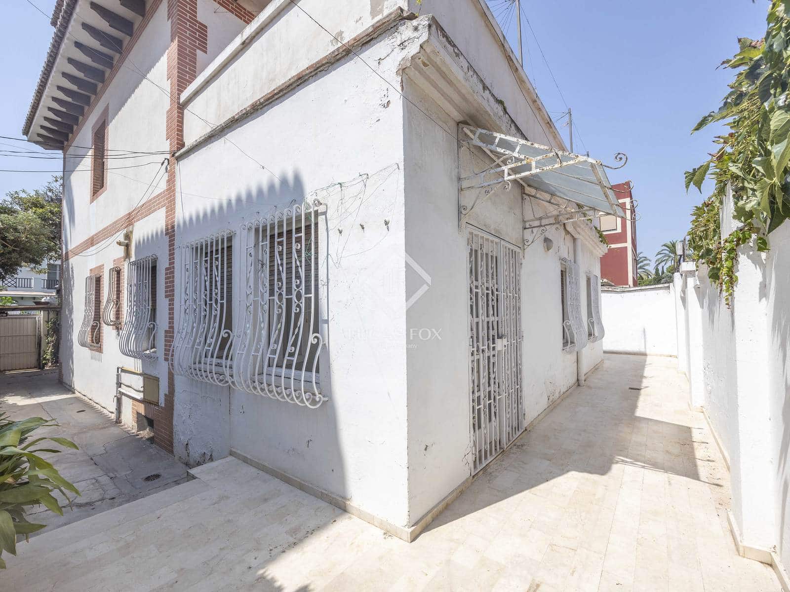 5 bedroom Villa for sale in Valencia city with garage - € 2,200,000 (Ref: 9164465)