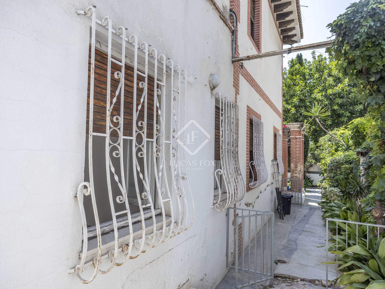 5 bedroom Villa for sale in Valencia city with garage - € 2,200,000 (Ref: 9164465)