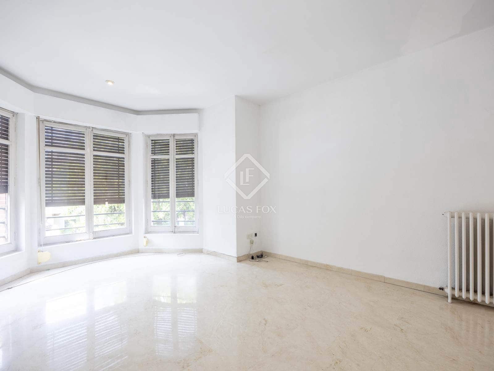 5 bedroom Villa for sale in Valencia city with garage - € 2,200,000 (Ref: 9164465)
