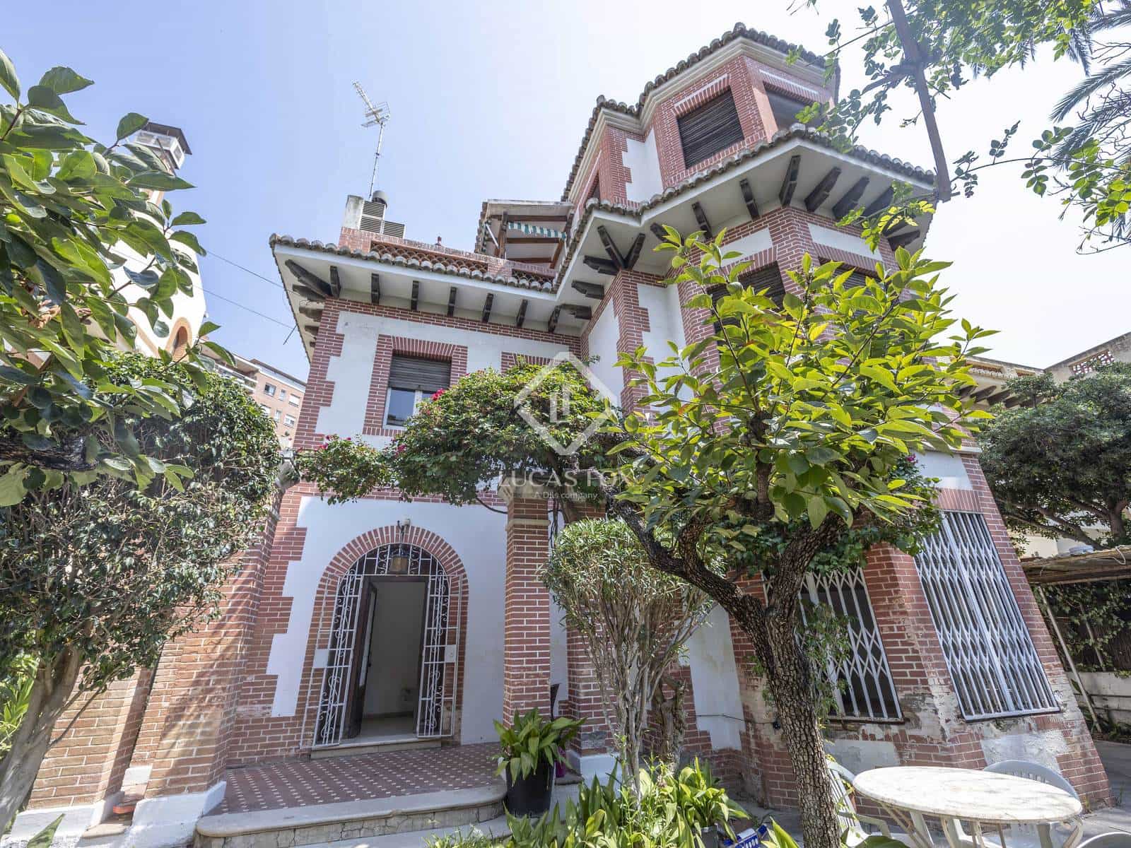 5 bedroom Villa for sale in Valencia city with garage - € 2,200,000 (Ref: 9164465)