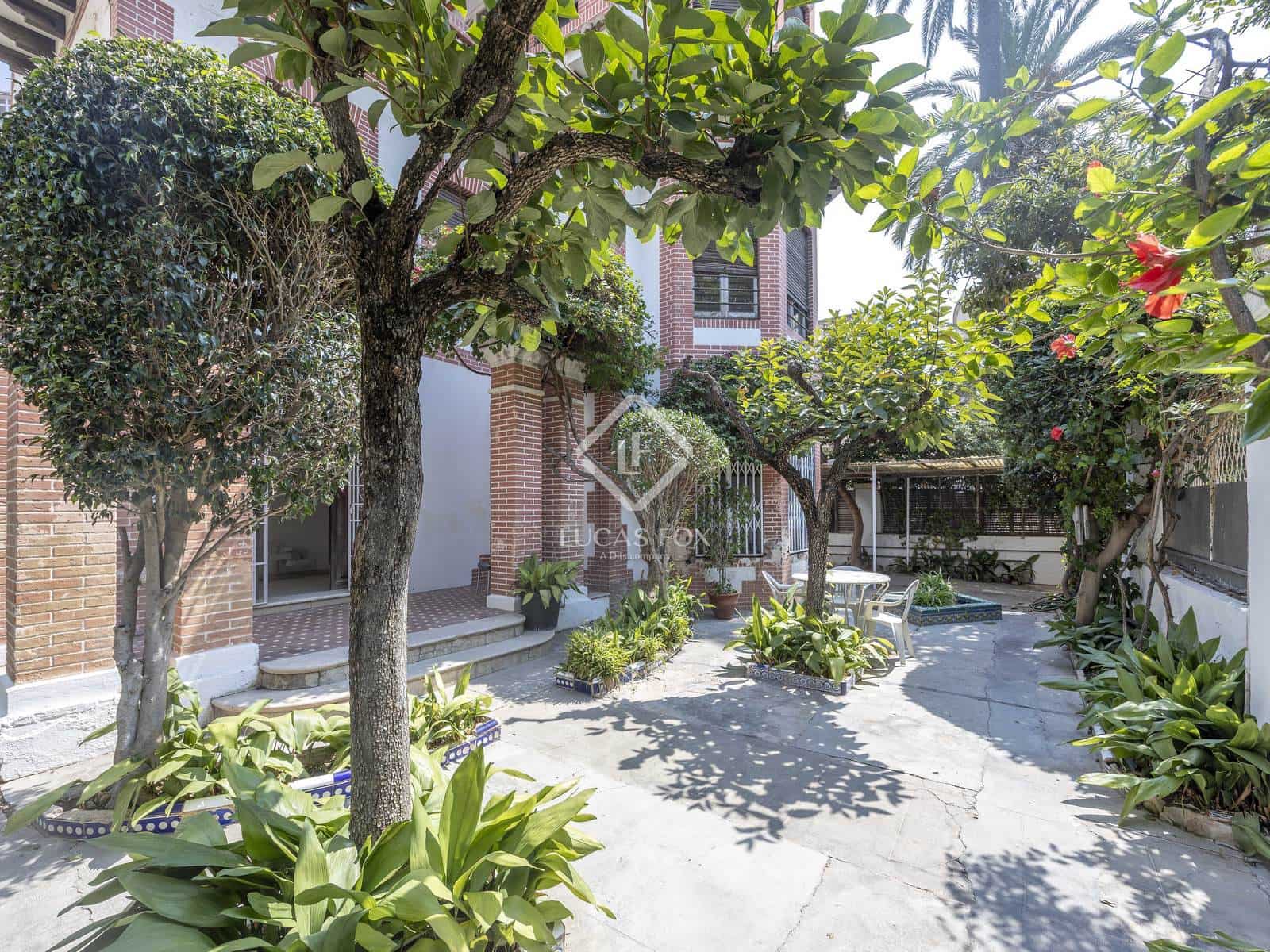 5 bedroom Villa for sale in Valencia city with garage - € 2,200,000 (Ref: 9164465)