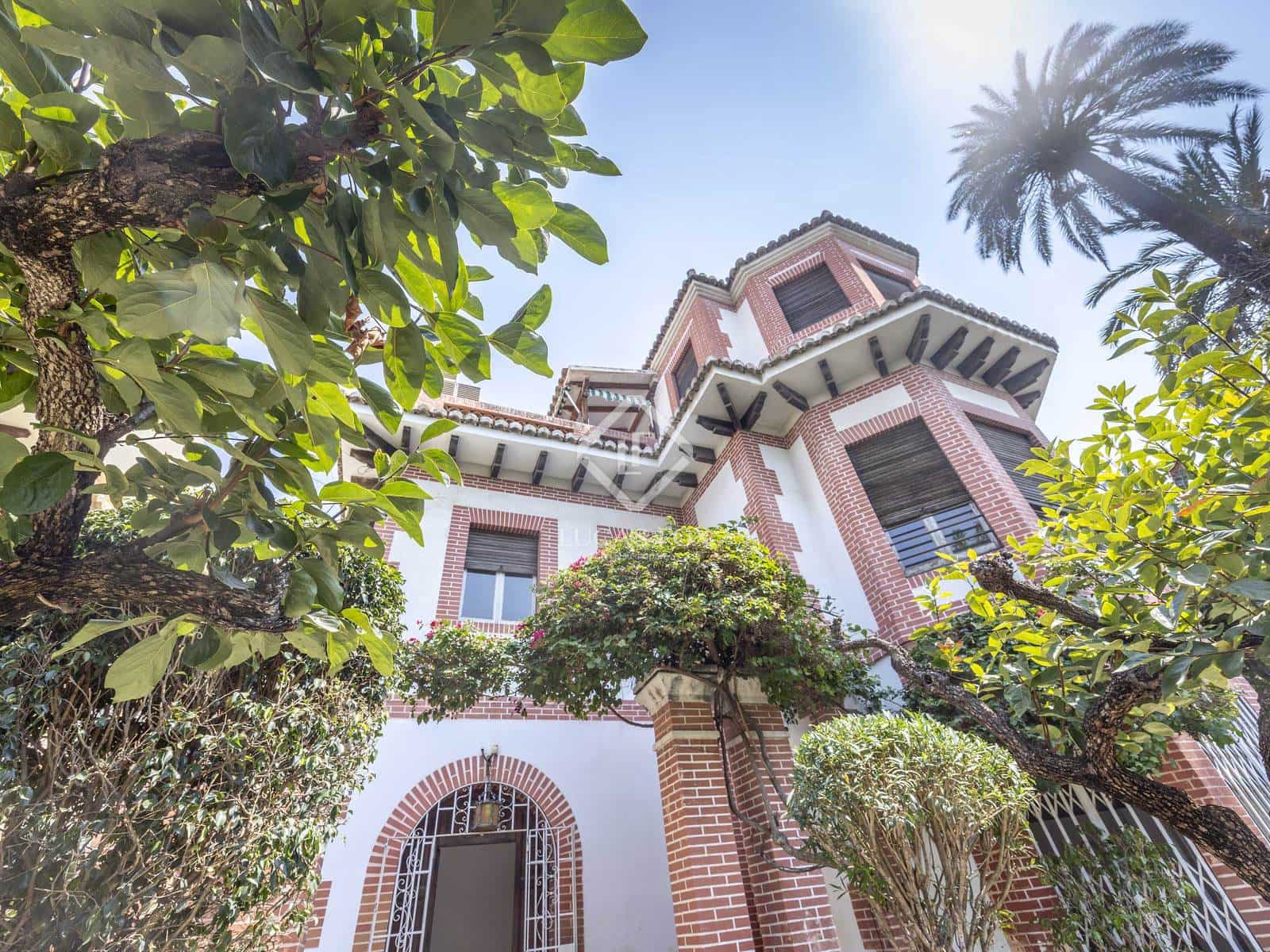 5 bedroom Villa for sale in Valencia city with garage - € 2,200,000 (Ref: 9164465)