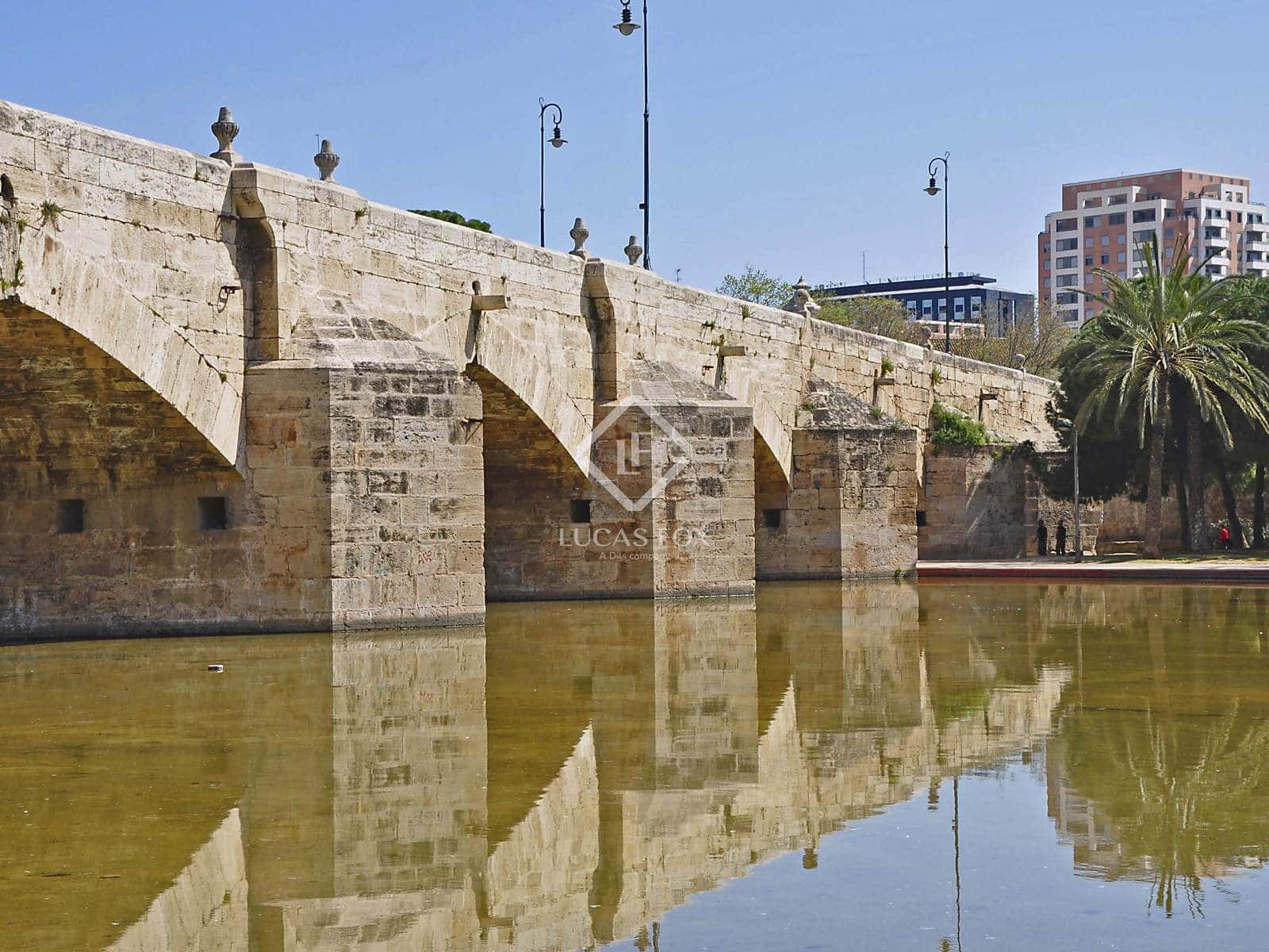 5 bedroom Villa for sale in Valencia city with garage - € 2,200,000 (Ref: 9164465)