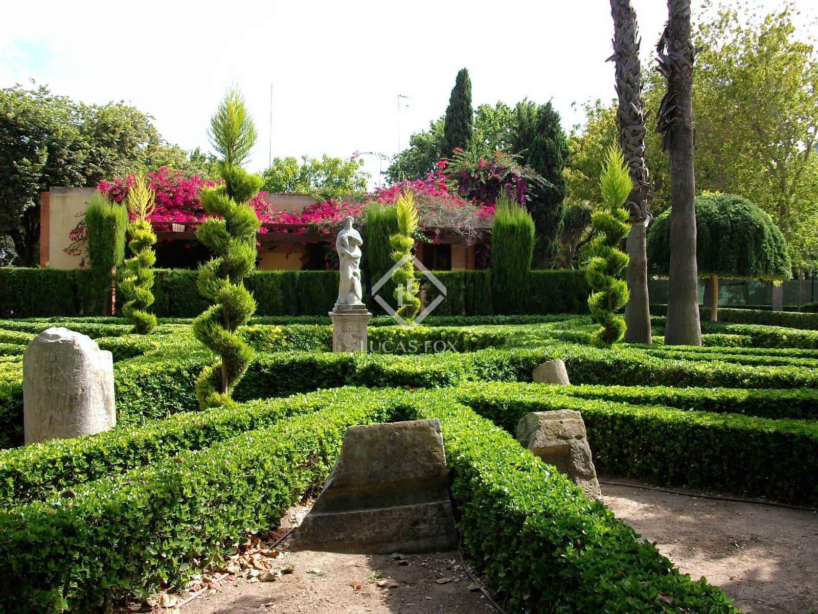 5 bedroom Villa for sale in Valencia city with garage - € 2,200,000 (Ref: 9164465)