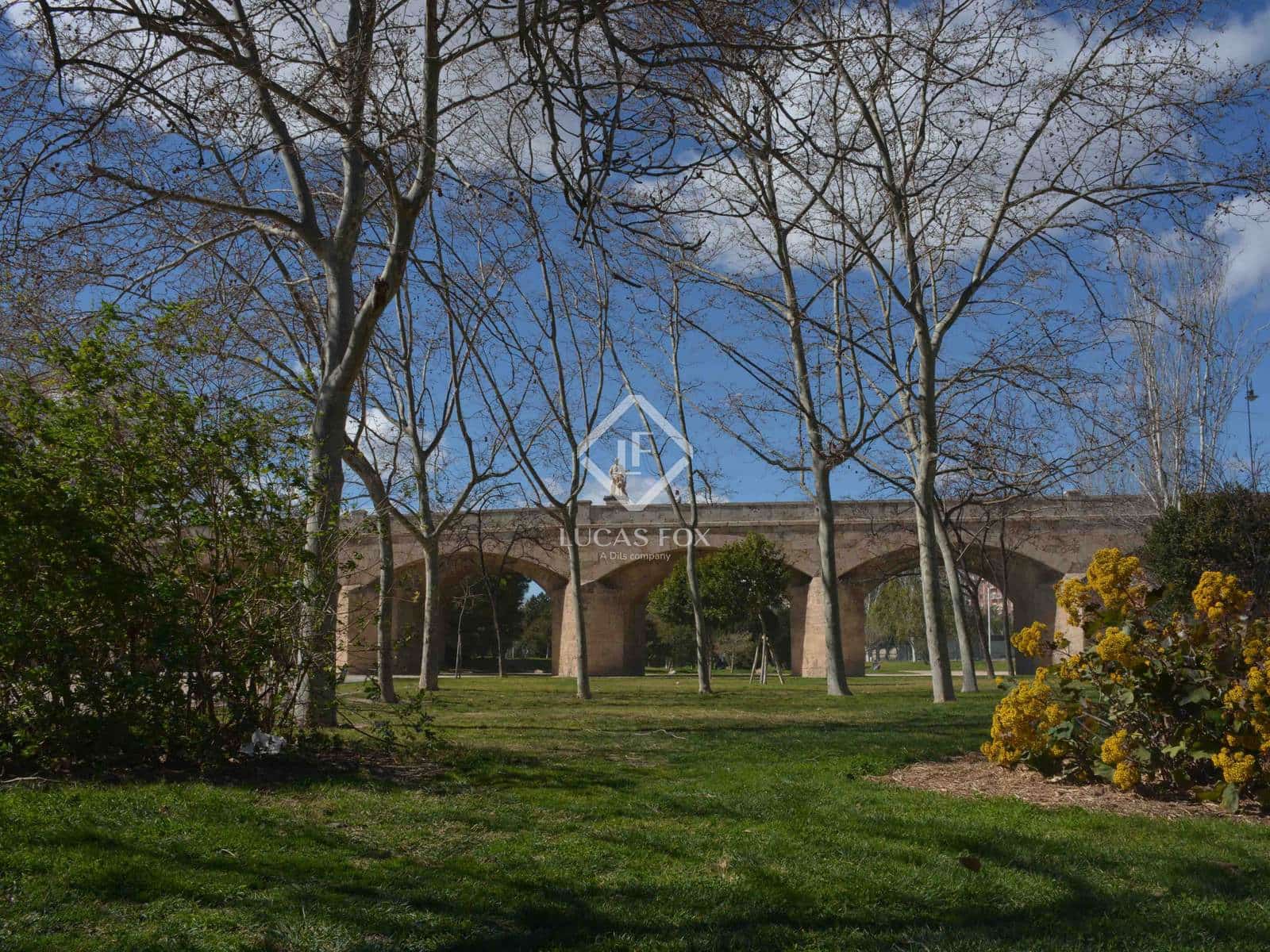 5 bedroom Villa for sale in Valencia city with garage - € 2,200,000 (Ref: 9164465)