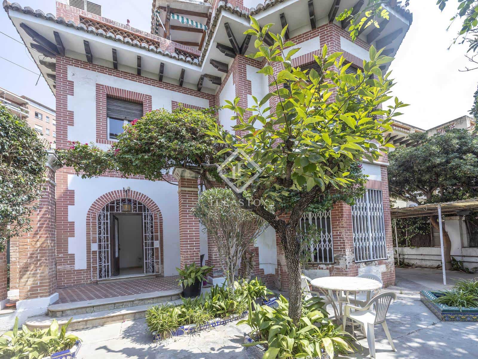 5 bedroom Villa for sale in Valencia city with garage - € 2,200,000 (Ref: 9164465)