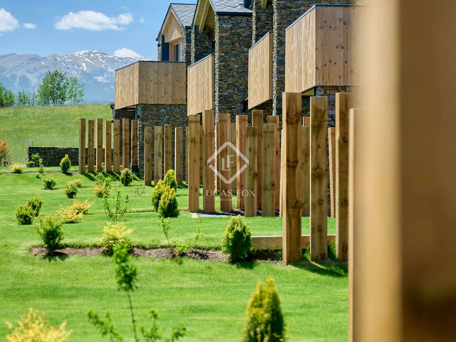 4 soveværelse Villa til salg i Isovol med swimmingpool garage - € 815.000 (Ref: 9166623)