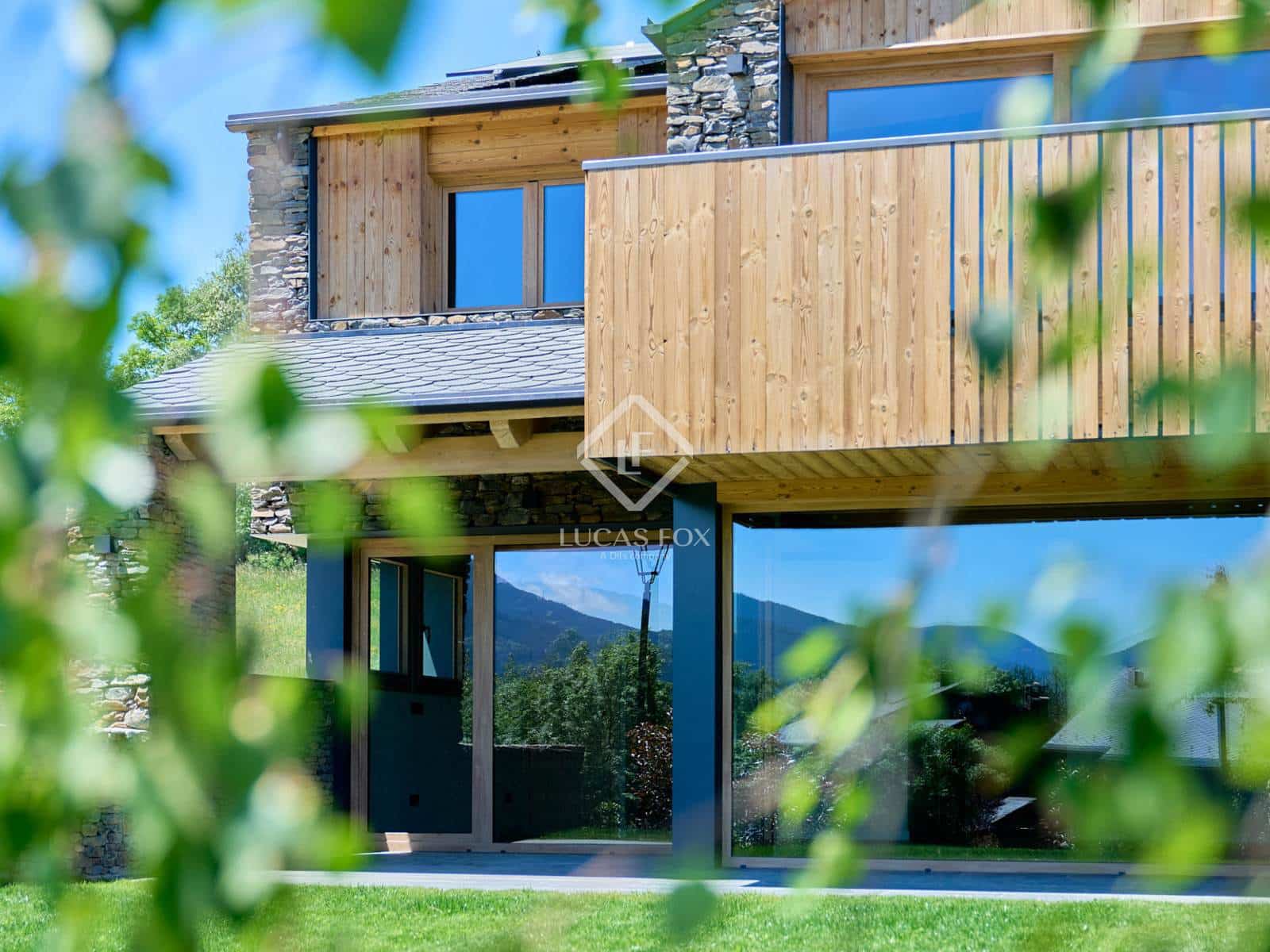 4 soveværelse Villa til salg i Isovol med swimmingpool garage - € 815.000 (Ref: 9166623)