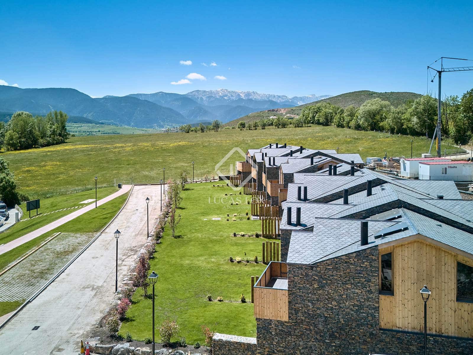 4 soveværelse Villa til salg i Isovol med swimmingpool garage - € 815.000 (Ref: 9166623)