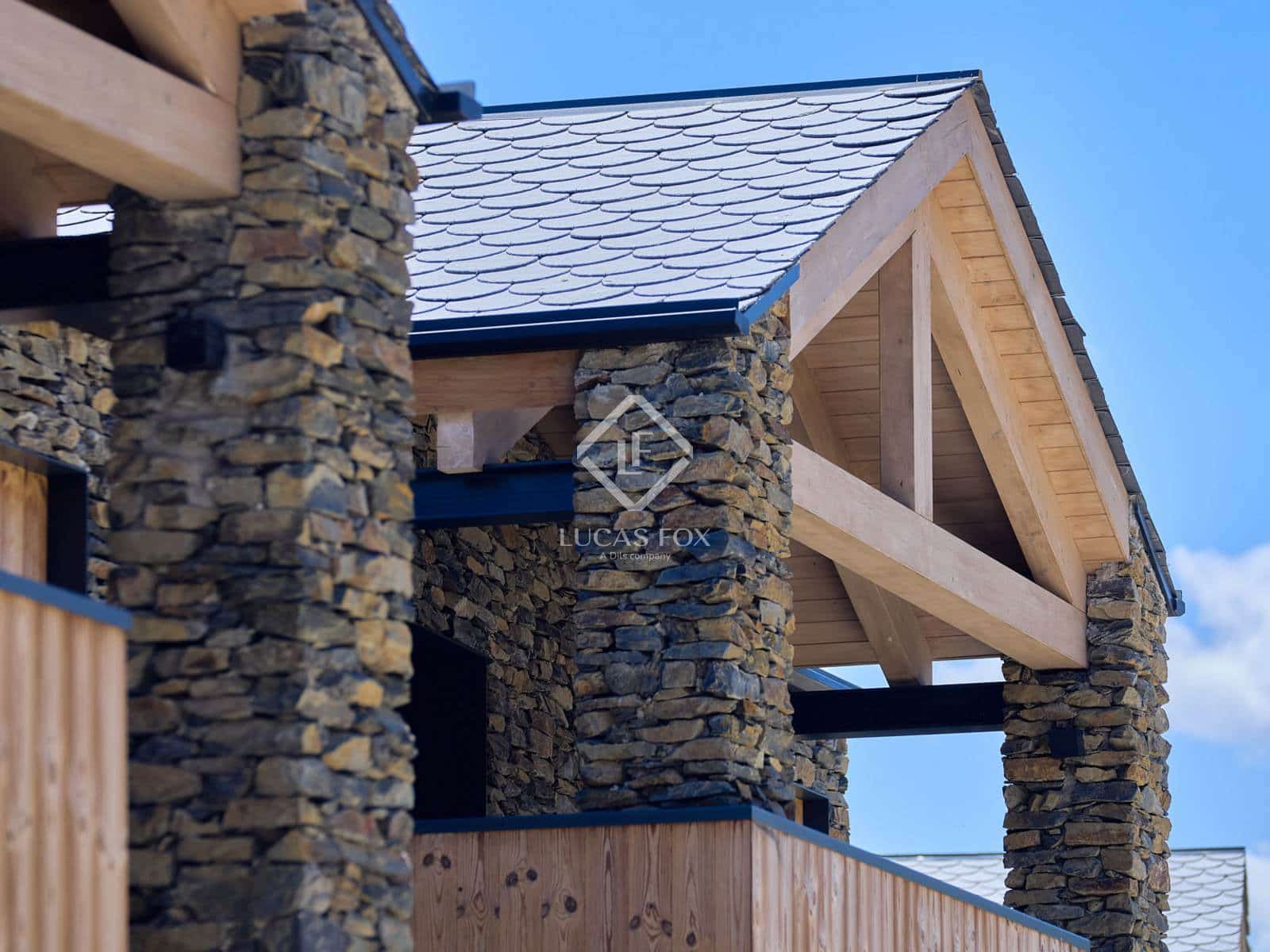 4 soveværelse Villa til salg i Isovol med swimmingpool garage - € 815.000 (Ref: 9166623)