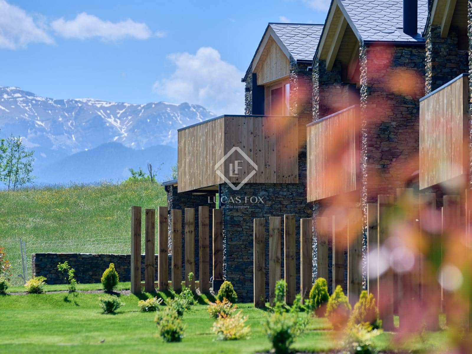 4 soveværelse Villa til salg i Isovol med swimmingpool garage - € 815.000 (Ref: 9166623)