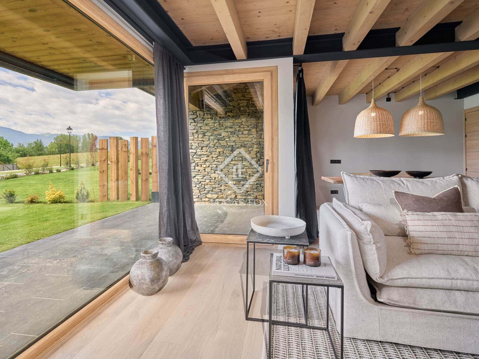 4 soveværelse Villa til salg i Isovol med swimmingpool garage - € 815.000 (Ref: 9166623)