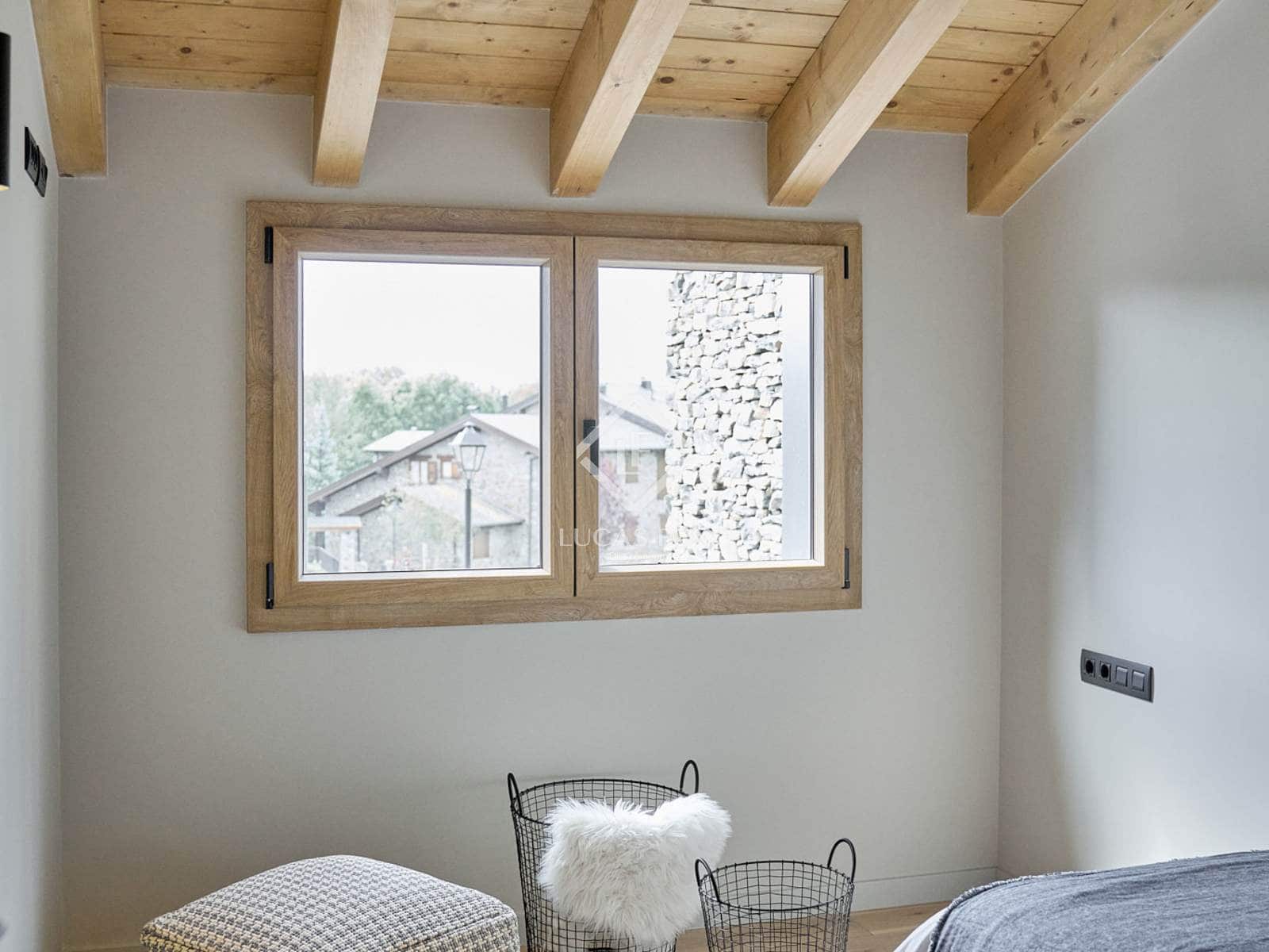 4 soveværelse Villa til salg i Isovol med swimmingpool garage - € 815.000 (Ref: 9166623)