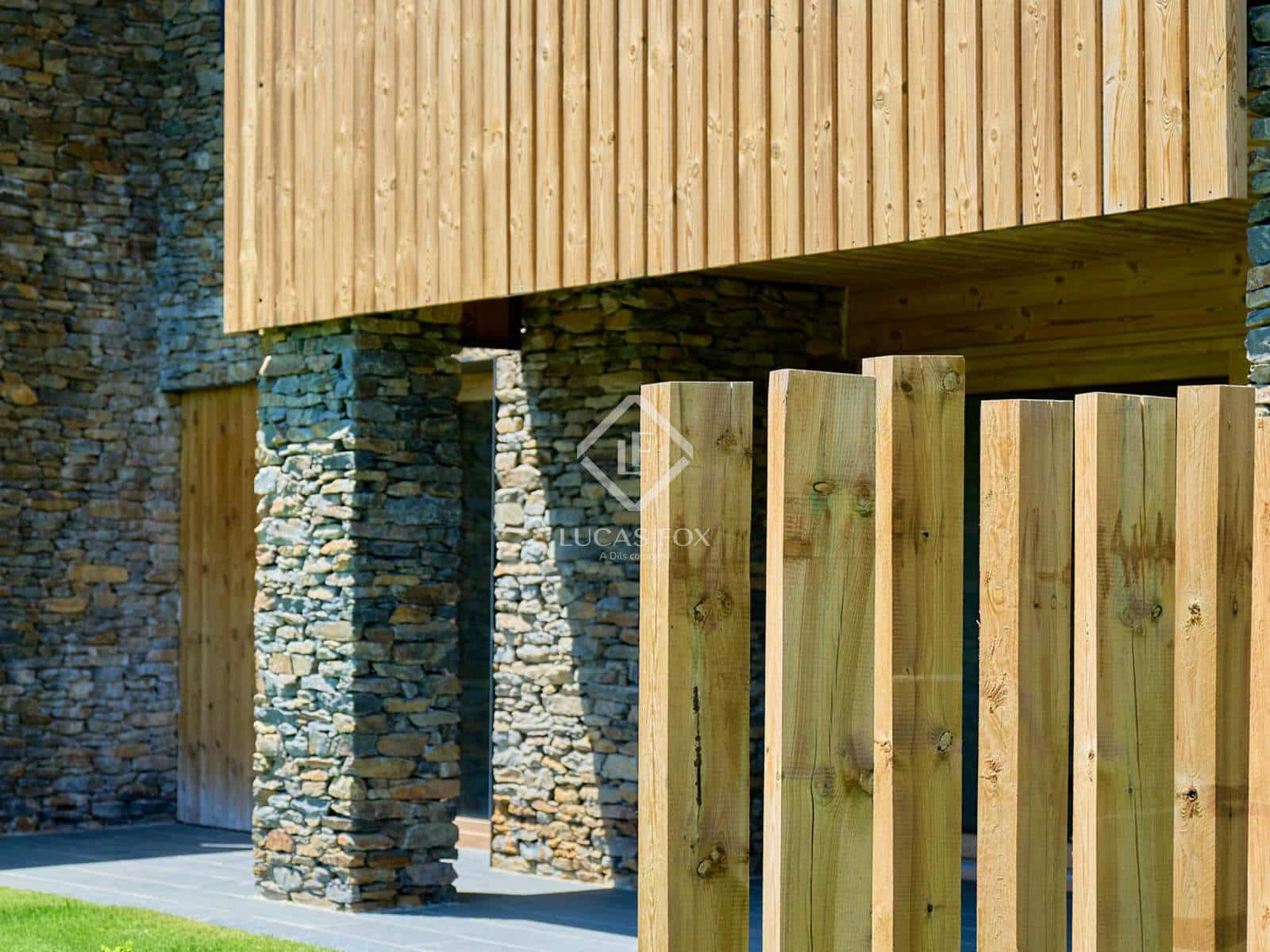 4 soveværelse Villa til salg i Isovol med swimmingpool garage - € 815.000 (Ref: 9166623)