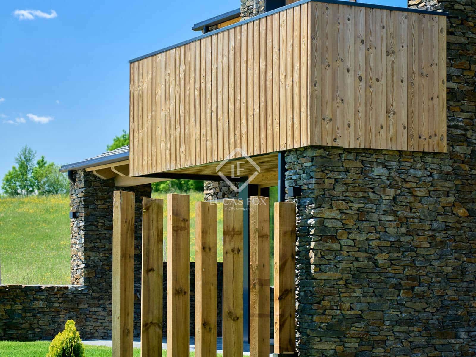 4 soveværelse Villa til salg i Isovol med swimmingpool garage - € 815.000 (Ref: 9166623)