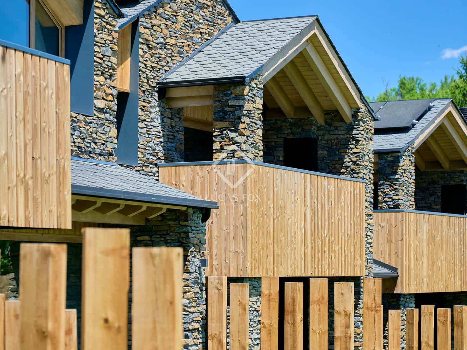 4 soveværelse Villa til salg i Isovol med swimmingpool garage - € 815.000 (Ref: 9166623)