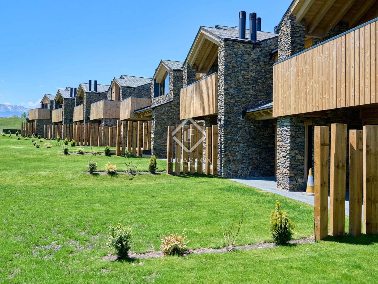 4 soveværelse Villa til salg i Isovol med swimmingpool garage - € 815.000 (Ref: 9166623)