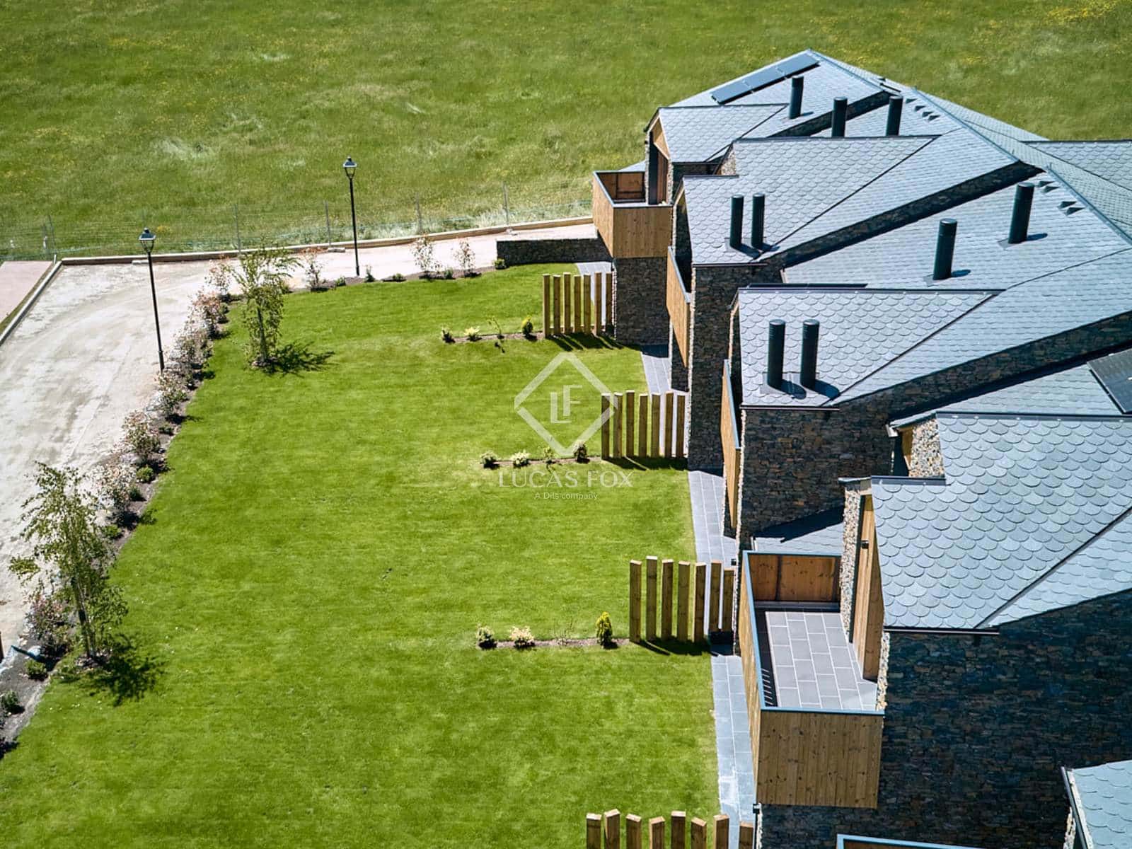 4 soveværelse Villa til salg i Isovol med swimmingpool garage - € 815.000 (Ref: 9166623)