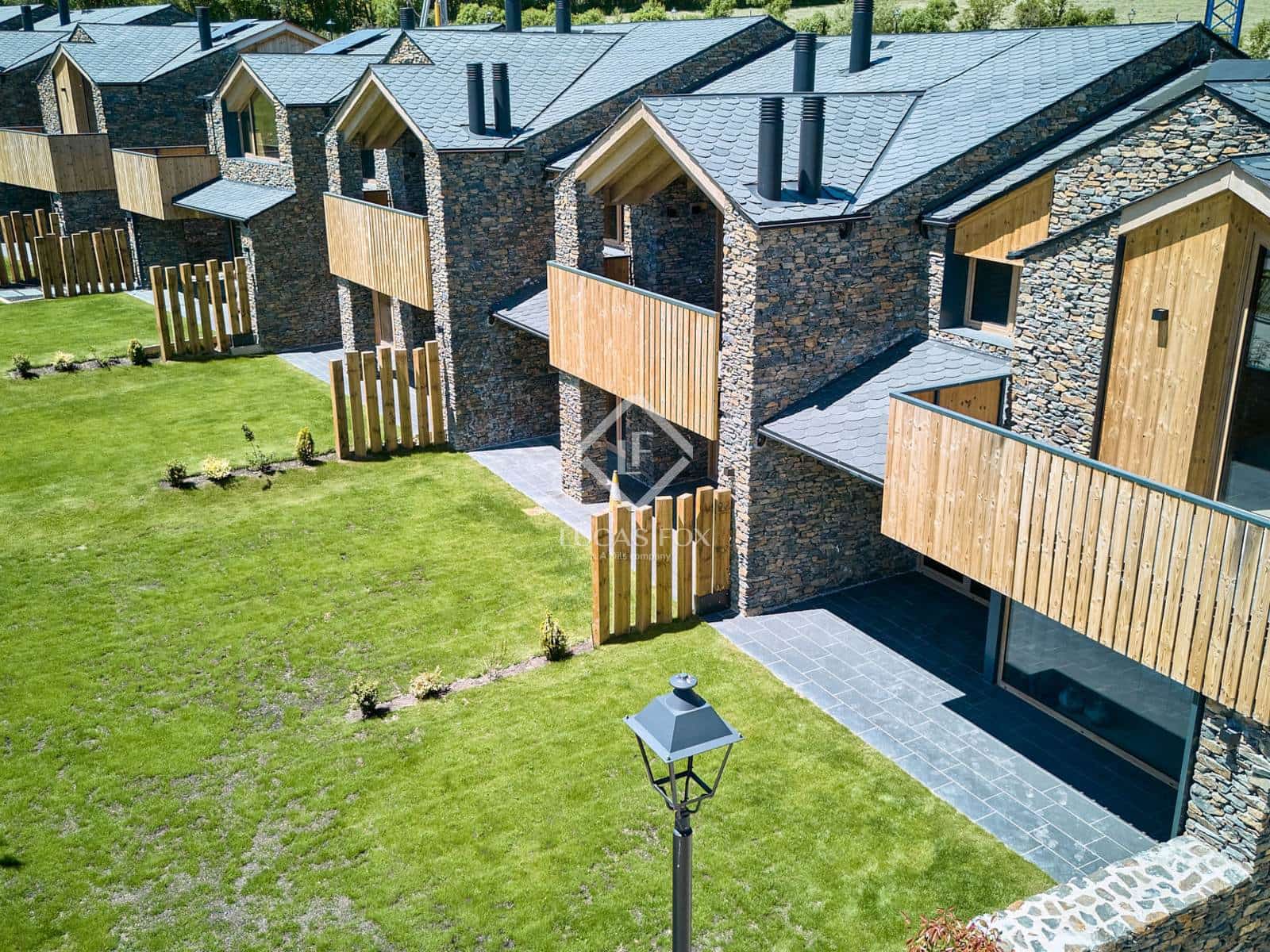 4 soveværelse Villa til salg i Isovol med swimmingpool garage - € 815.000 (Ref: 9166623)