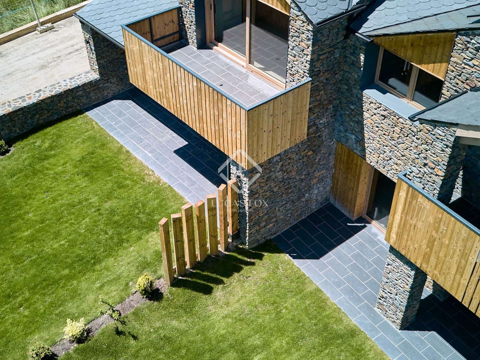 4 soveværelse Villa til salg i Isovol med swimmingpool garage - € 815.000 (Ref: 9166623)