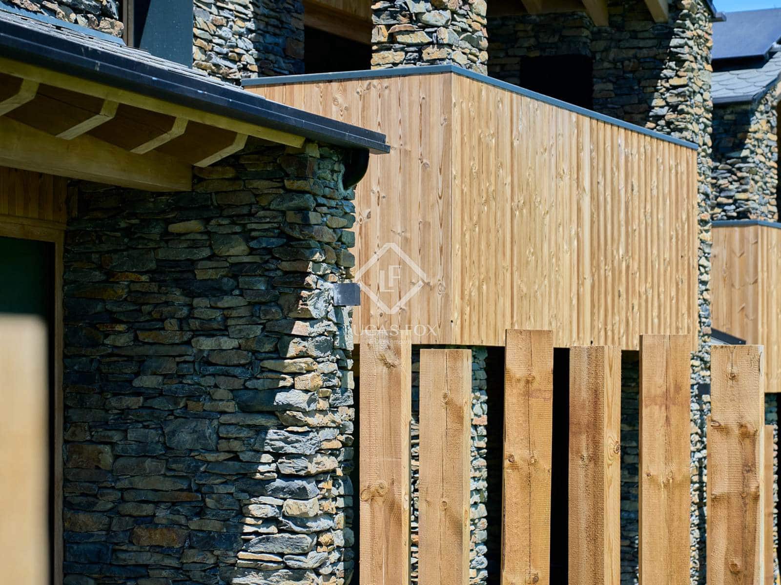 4 soveværelse Villa til salg i Isovol med swimmingpool garage - € 815.000 (Ref: 9166623)