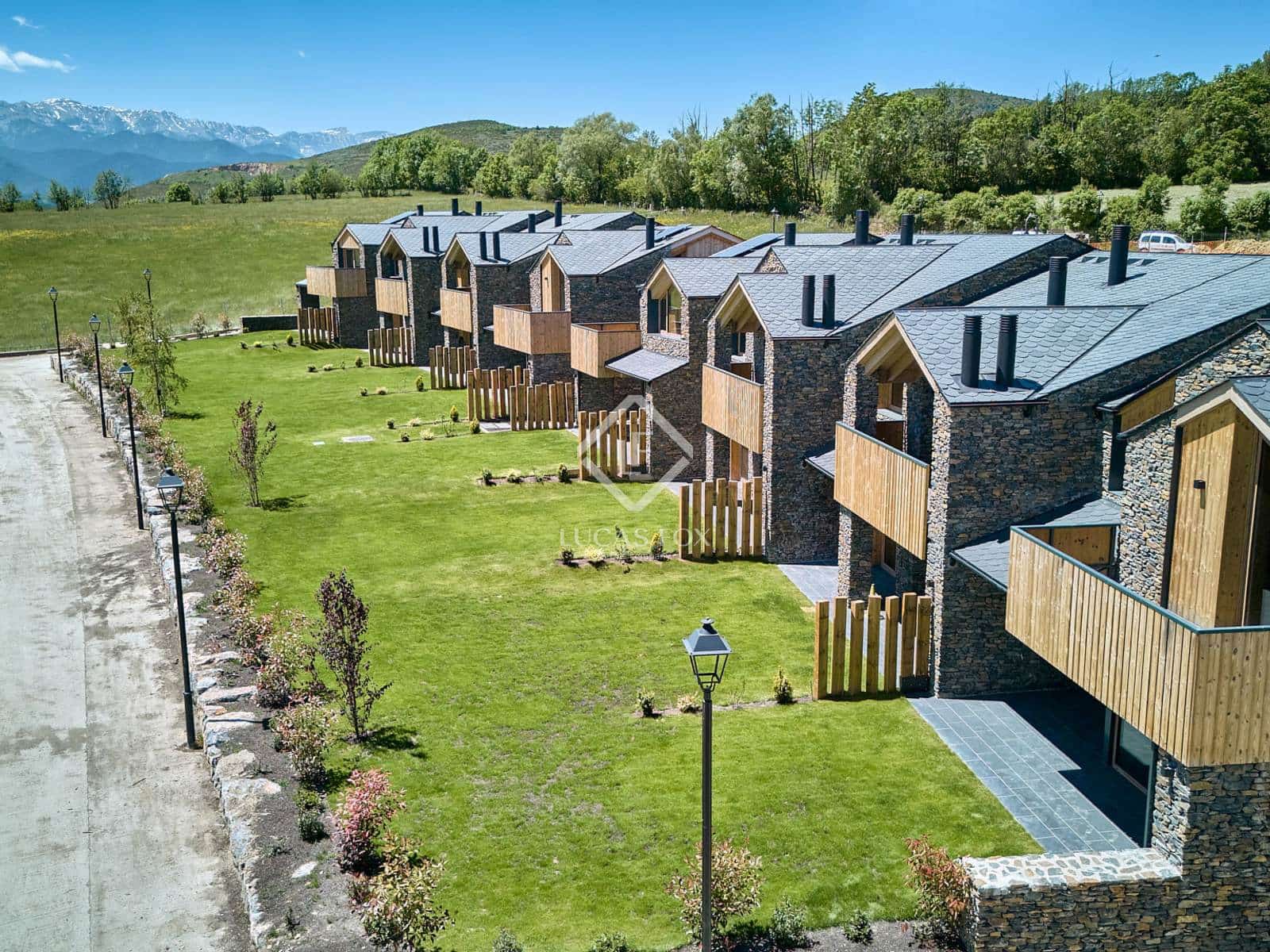 4 soveværelse Villa til salg i Isovol med swimmingpool garage - € 815.000 (Ref: 9166623)