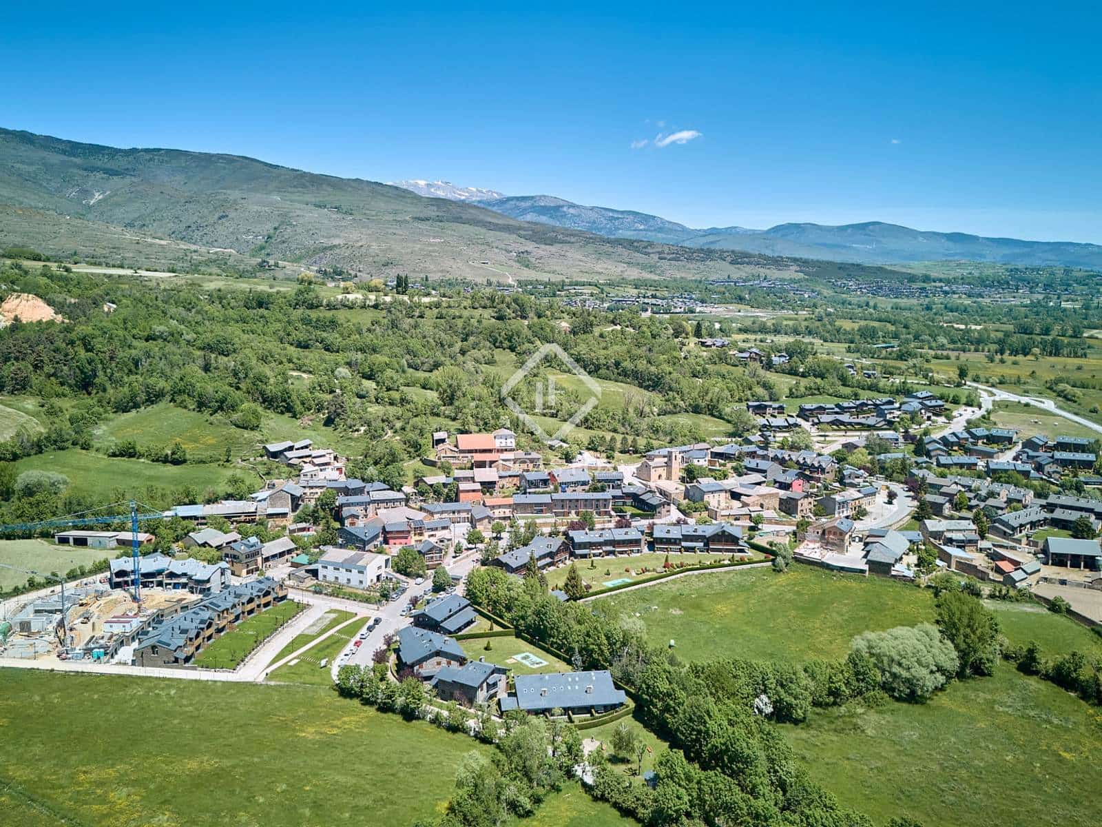 4 soveværelse Villa til salg i Isovol med swimmingpool garage - € 815.000 (Ref: 9166623)