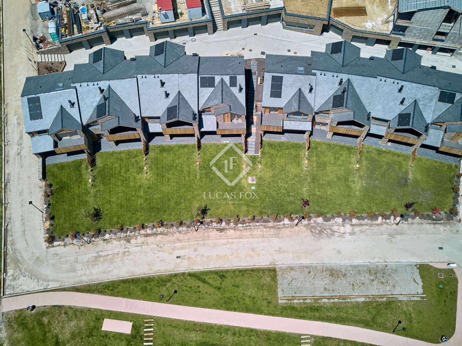 4 soveværelse Villa til salg i Isovol med swimmingpool garage - € 815.000 (Ref: 9166623)