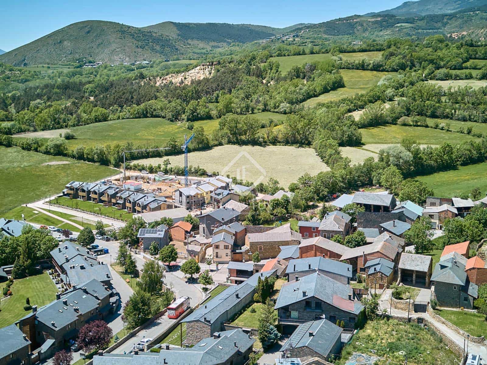 4 soveværelse Villa til salg i Isovol med swimmingpool garage - € 815.000 (Ref: 9166623)