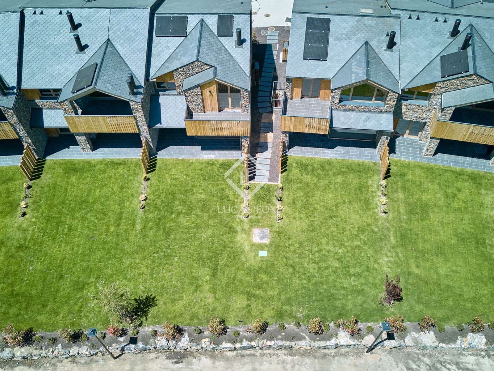 4 soveværelse Villa til salg i Isovol med swimmingpool garage - € 815.000 (Ref: 9166623)