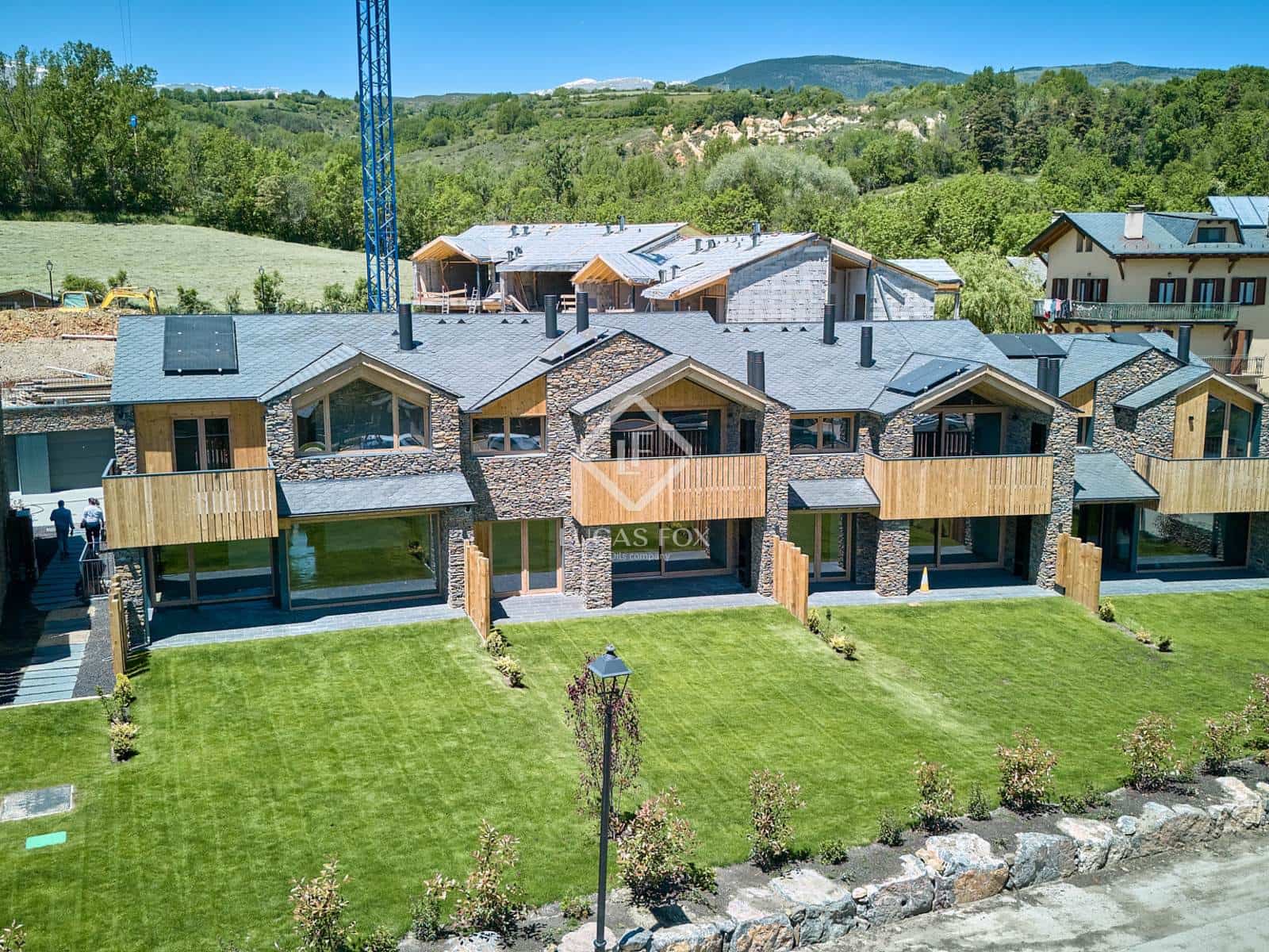 4 soveværelse Villa til salg i Isovol med swimmingpool garage - € 815.000 (Ref: 9166623)