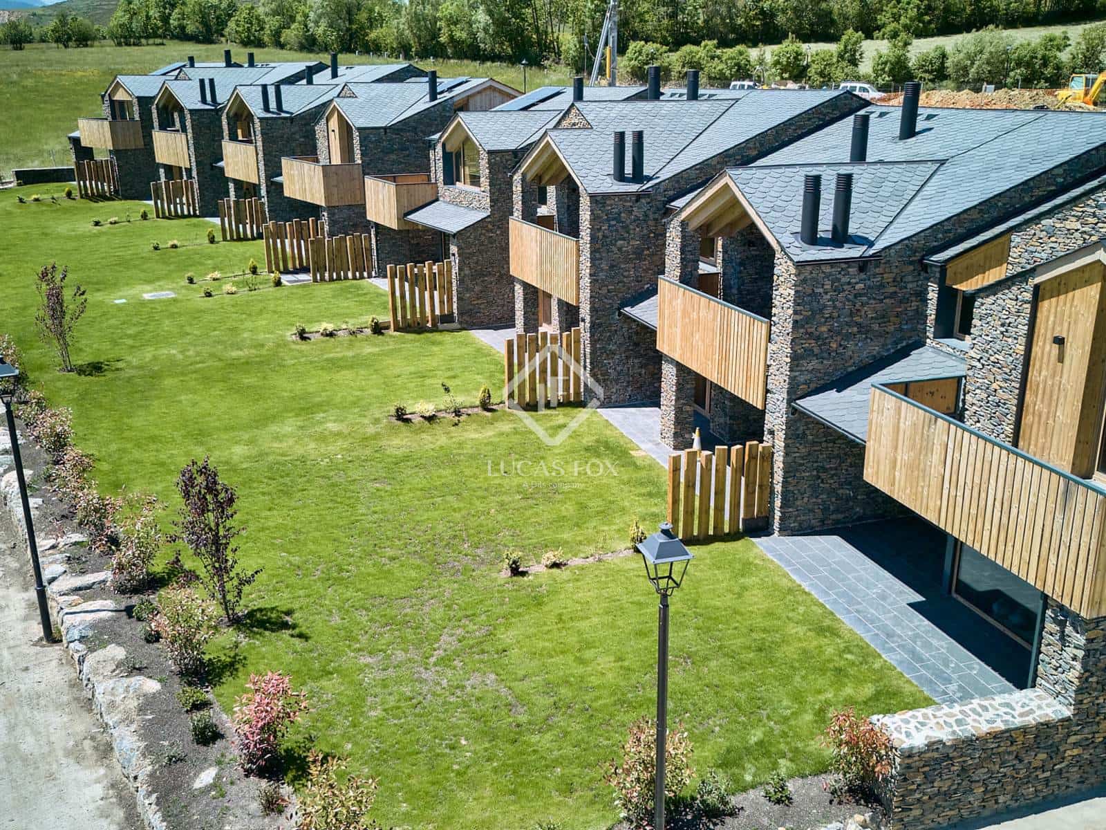 4 soveværelse Villa til salg i Isovol med swimmingpool garage - € 815.000 (Ref: 9166623)