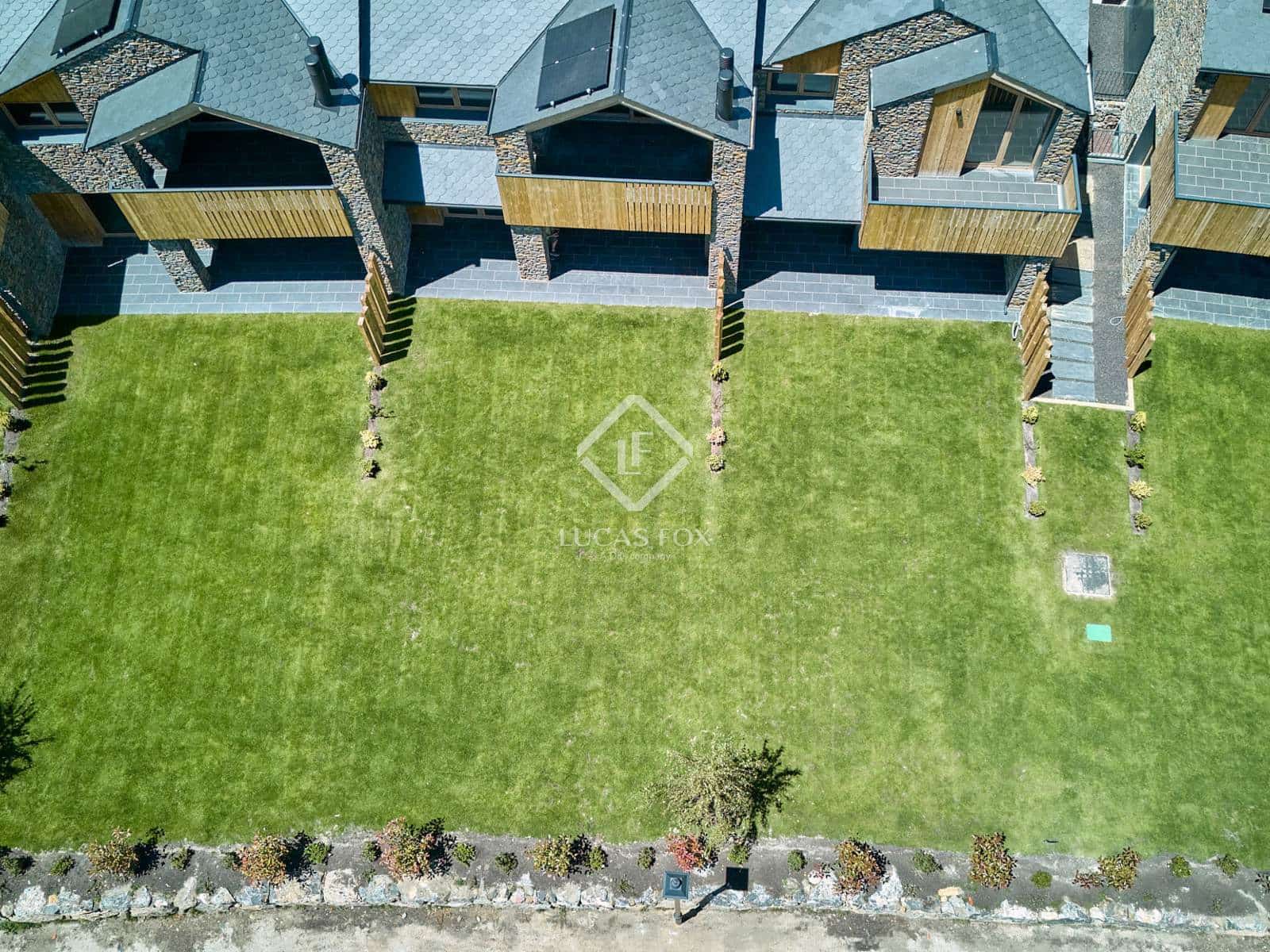 4 soveværelse Villa til salg i Isovol med swimmingpool garage - € 815.000 (Ref: 9166623)