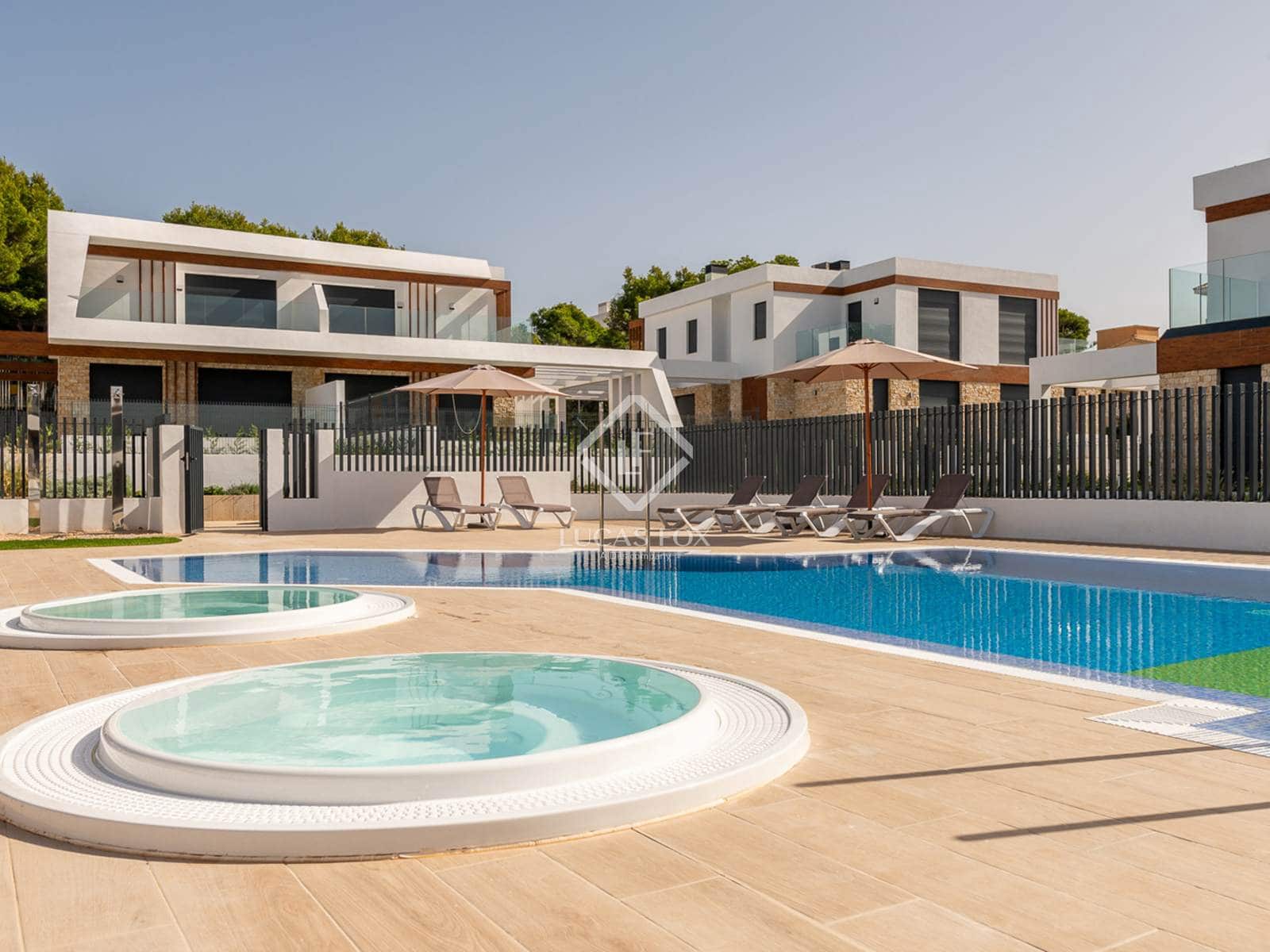 3 soveværelse Villa til salg i Cala Ratjada med swimmingpool garage - € 1.130.000 (Ref: 9168310)