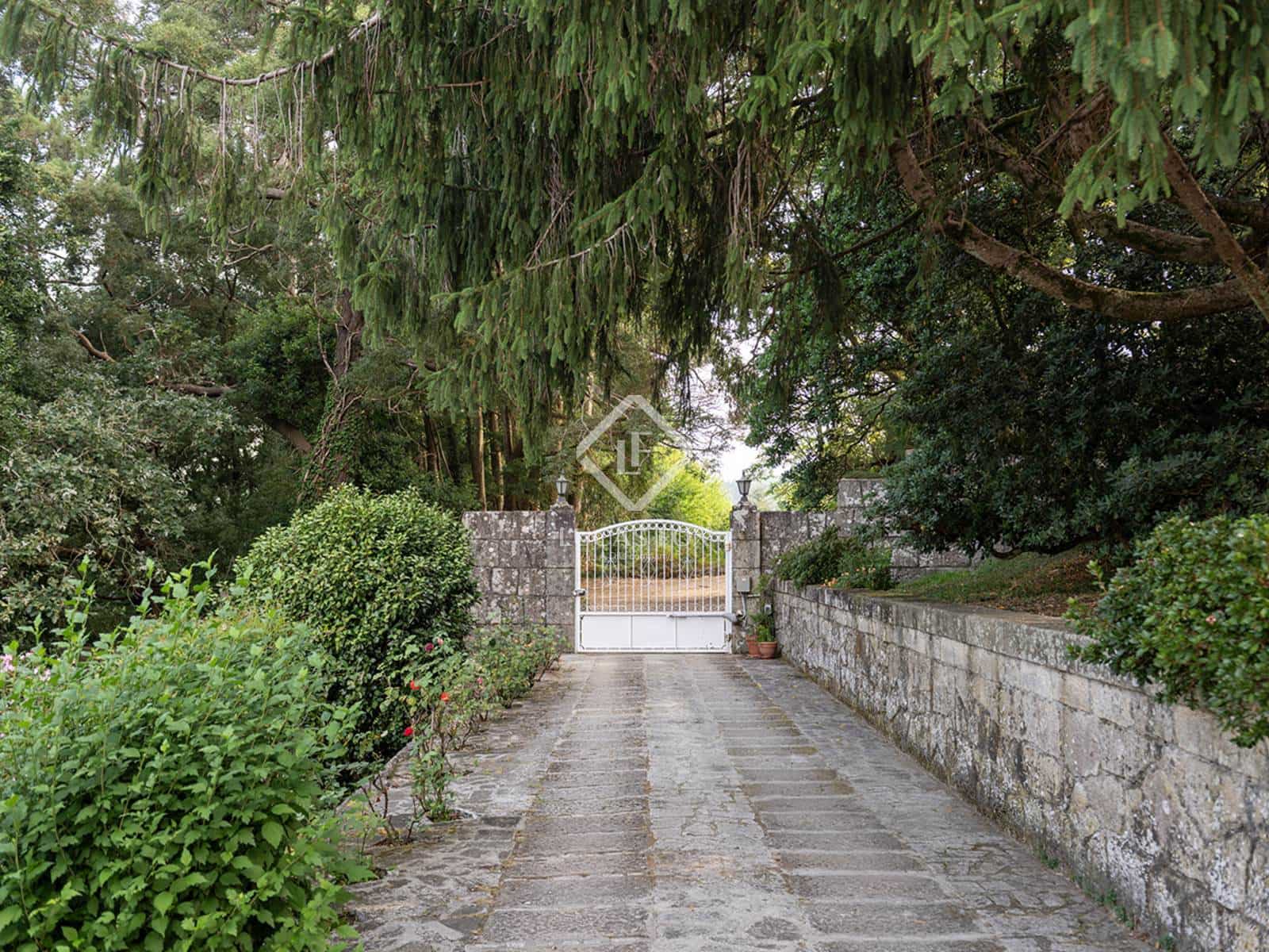 6 bedroom Villa for sale in Redondela with pool garage - € 785,000 (Ref: 9170489)