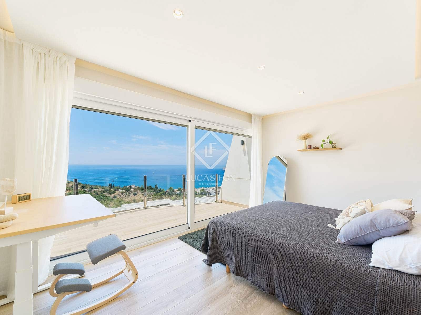 4 bedroom Villa for sale in La Herradura with garage - € 1,895,000 (Ref: 9170710)