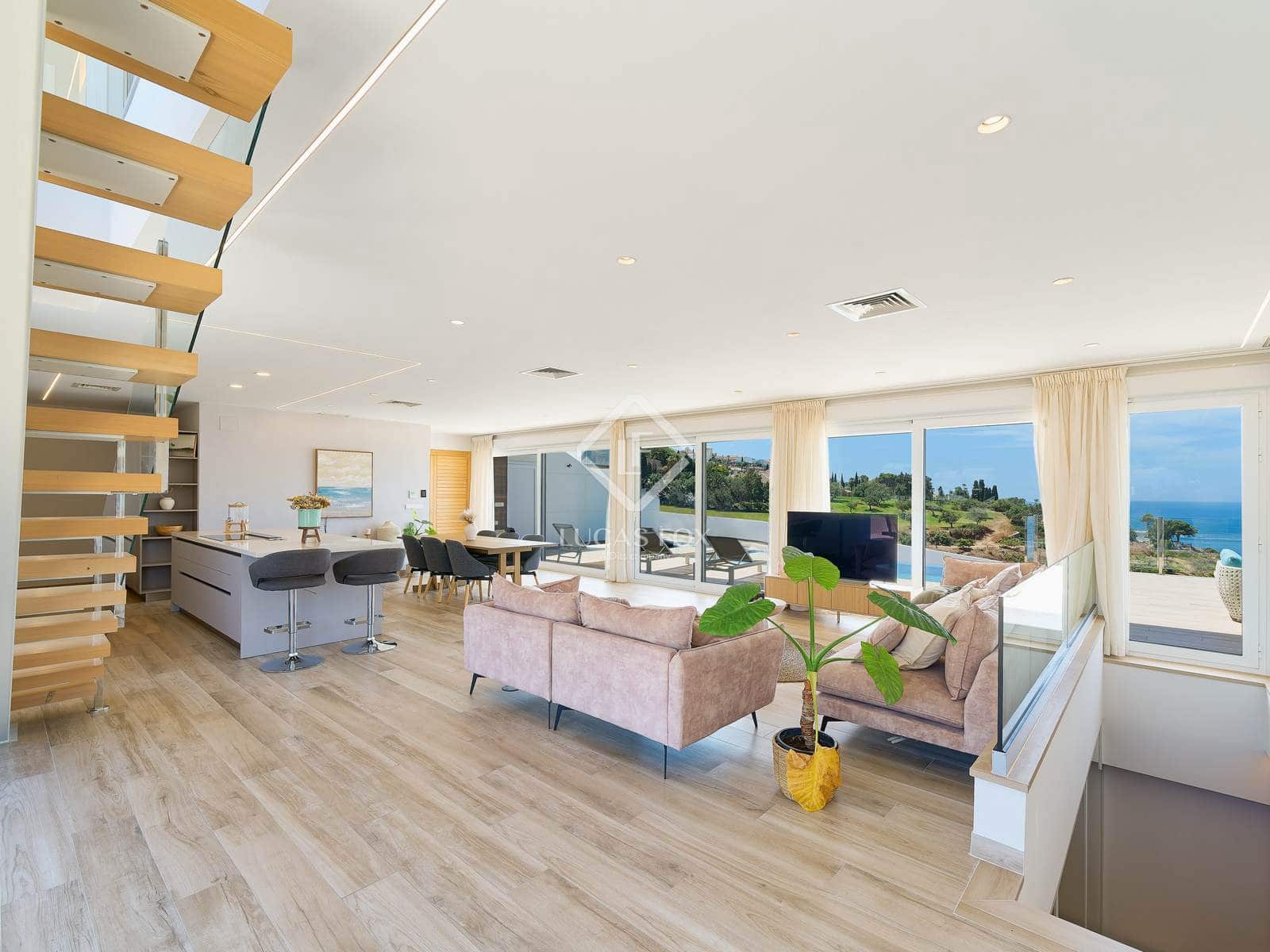 4 bedroom Villa for sale in La Herradura with garage - € 1,895,000 (Ref: 9170710)