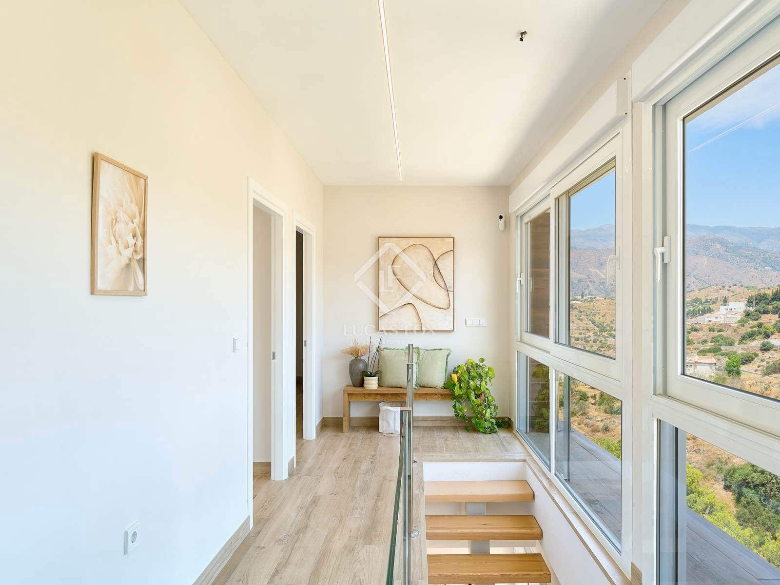 4 bedroom Villa for sale in La Herradura with garage - € 1,895,000 (Ref: 9170710)