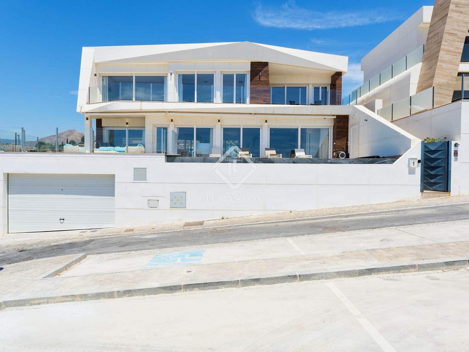 4 bedroom Villa for sale in La Herradura with garage - € 1,895,000 (Ref: 9170710)