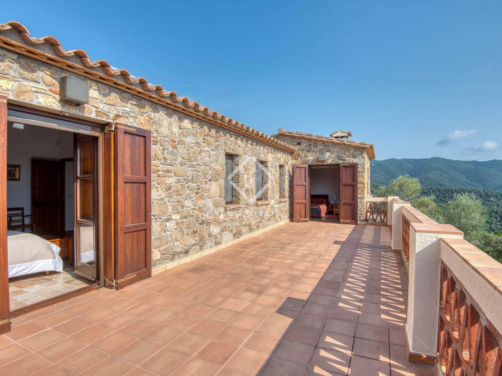 7 bedroom Finca/Country House for sale in Santa Cristina d'Aro with pool garage - € 1,900,000 (Ref: 9171882)