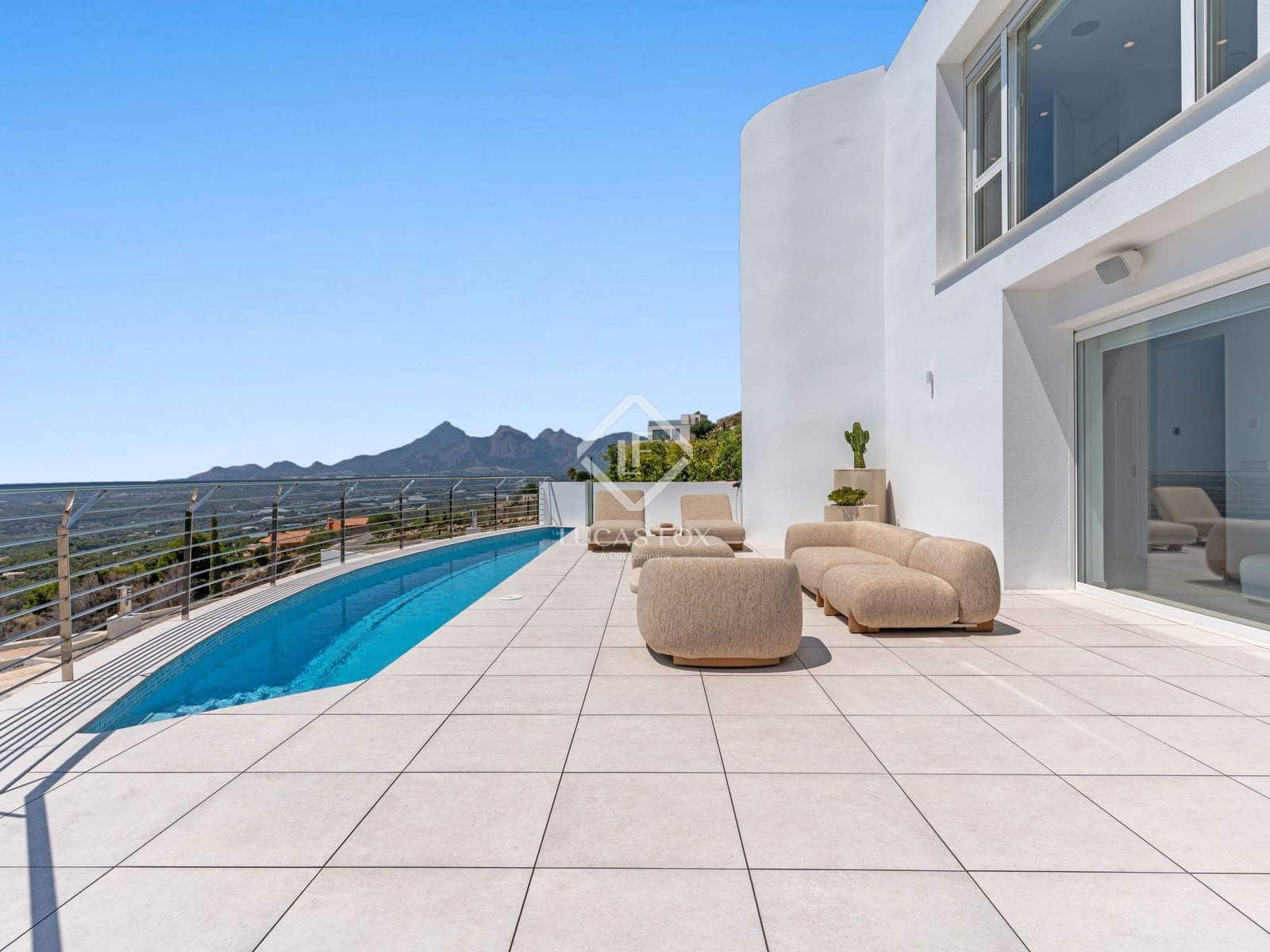 4 bedroom Villa for sale in Altea with pool garage - € 2,146,000 (Ref: 9172307)