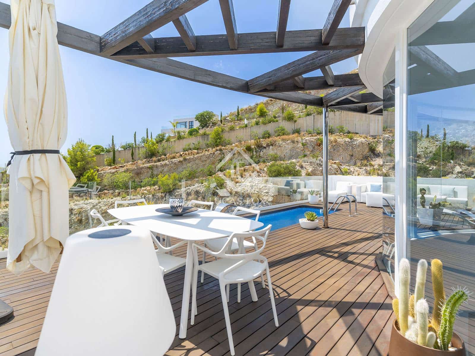 4 sypialnia Willa na sprzedaż w Altea z basenem garażem - 895 000 € (Ref: 9172384)