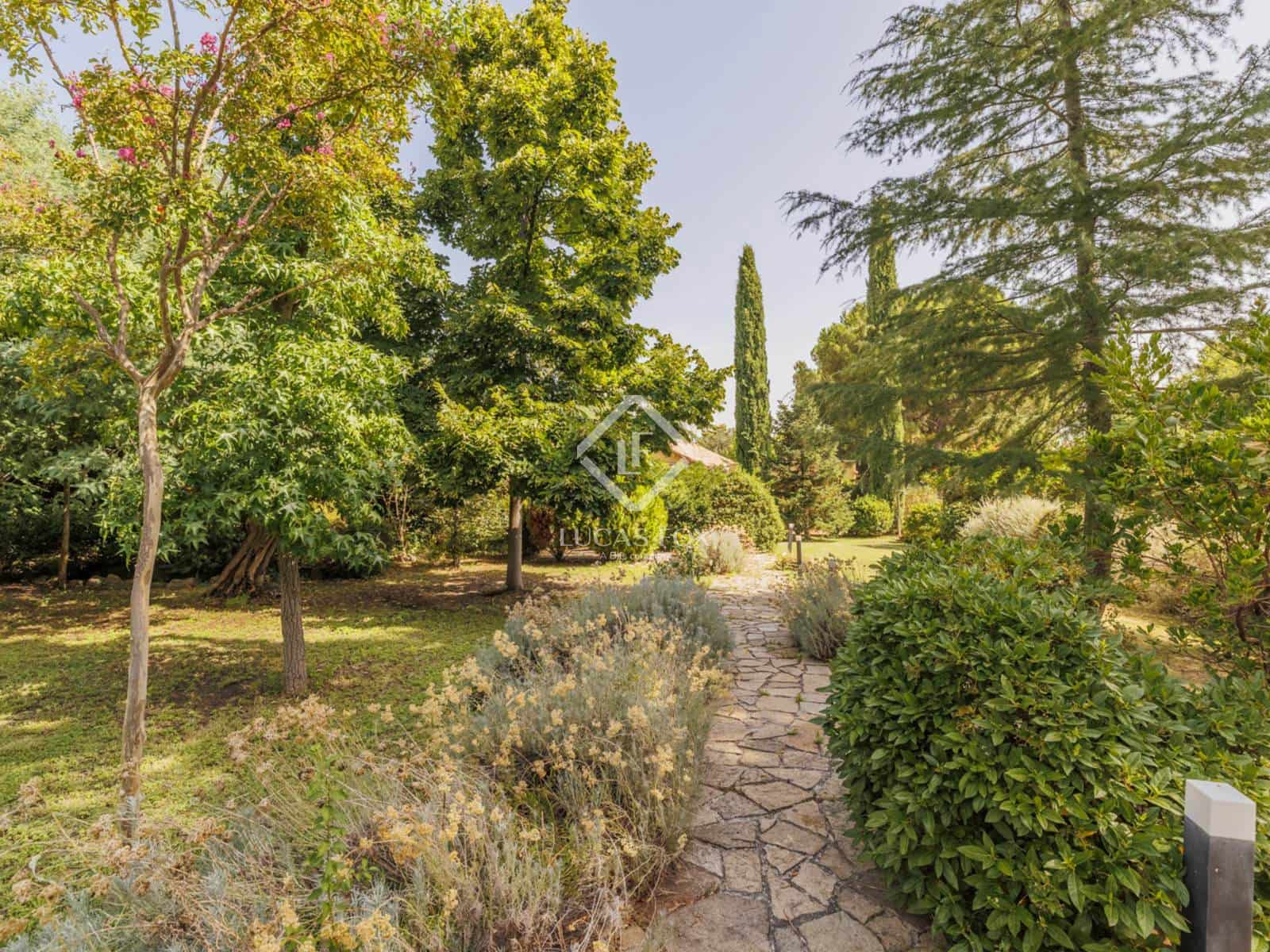 6 soverom Villa til salgs i Boadilla del Monte med svømmebasseng garasje - € 1 590 000 (Ref: 9172457)