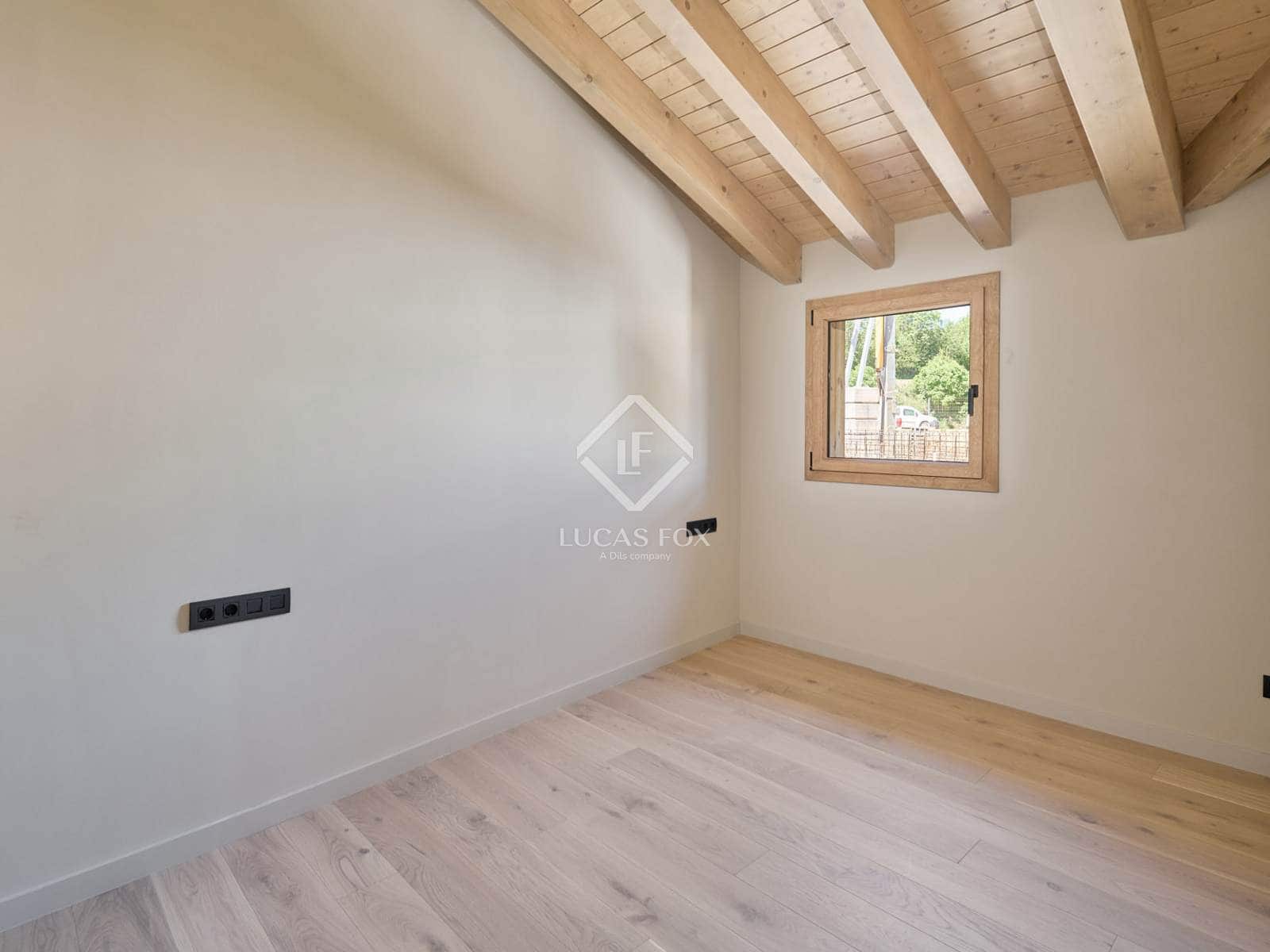 4 soveværelse Villa til salg i Isovol med garage - € 815.000 (Ref: 9172461)