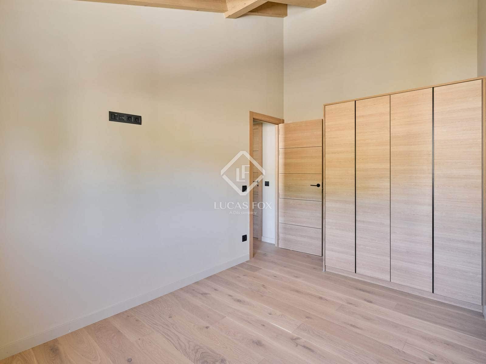 4 soveværelse Villa til salg i Isovol med garage - € 815.000 (Ref: 9172461)