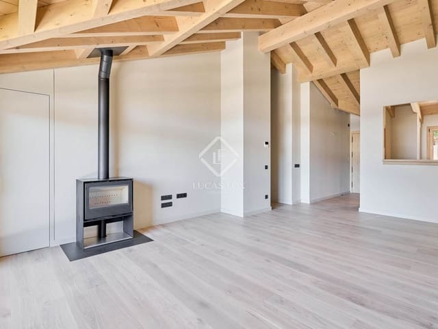 4 soveværelse Villa til salg i Isòvol med garage - € 815.000 (Ref: 9172461)