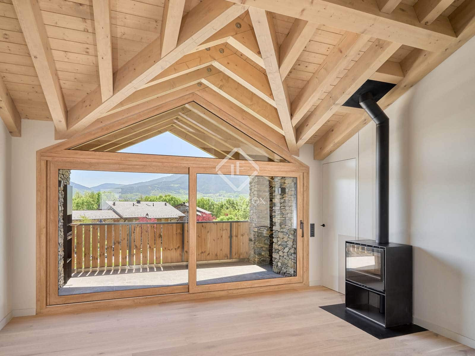 4 soveværelse Villa til salg i Isovol med garage - € 815.000 (Ref: 9172461)